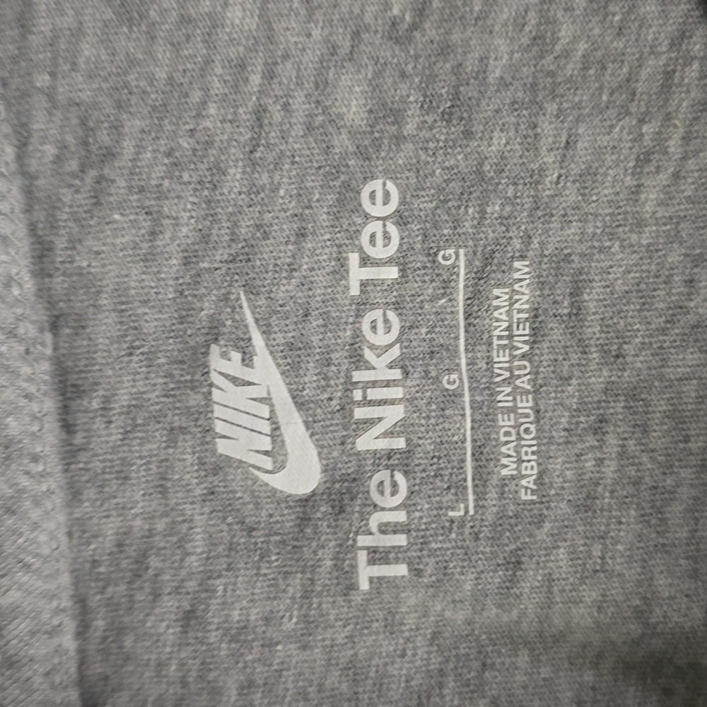 USED Men's Nike Tee - Picture 4 of 5